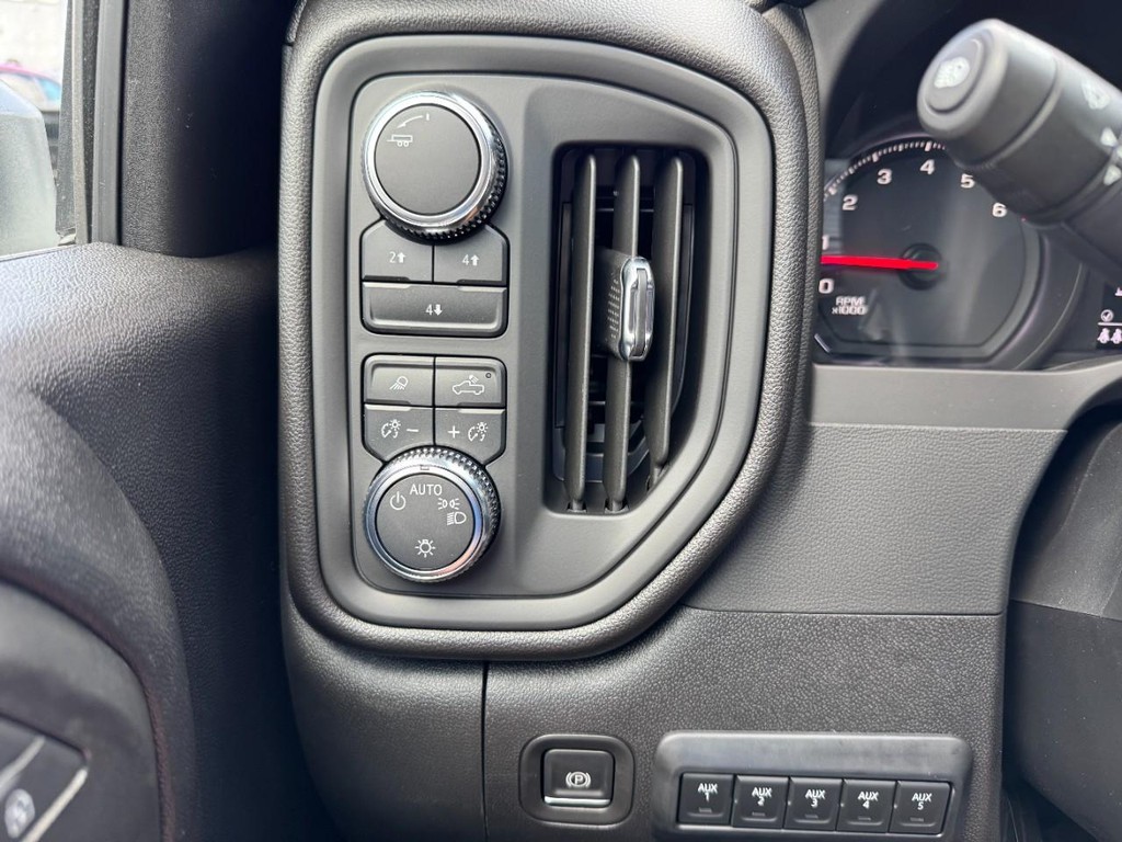 GMC Sierra 3500HD Vehicle Image 11