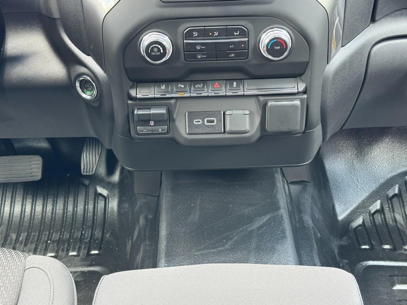 GMC Sierra 3500HD Vehicle Image 09