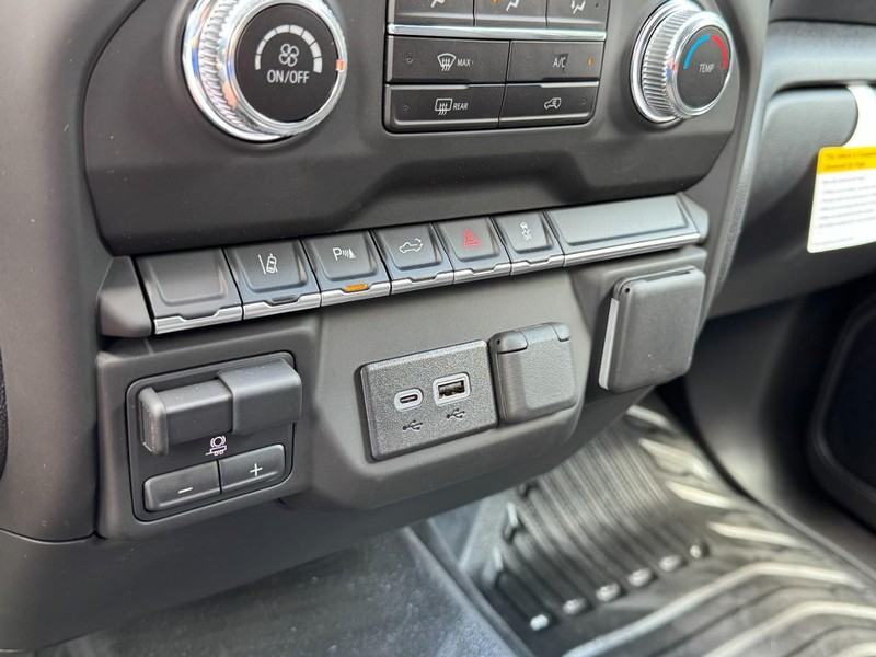 GMC Sierra 3500HD Vehicle Image 13