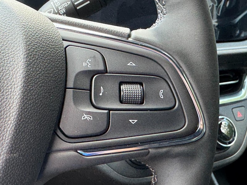 Buick Envista Vehicle Image 11