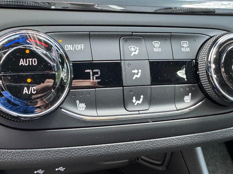 Buick Envista Vehicle Image 14