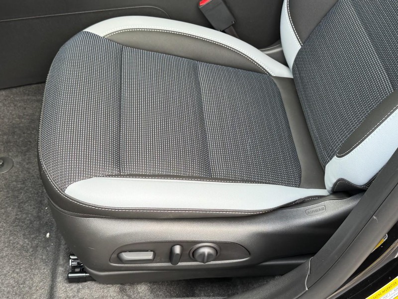 Buick Envista Vehicle Image 16