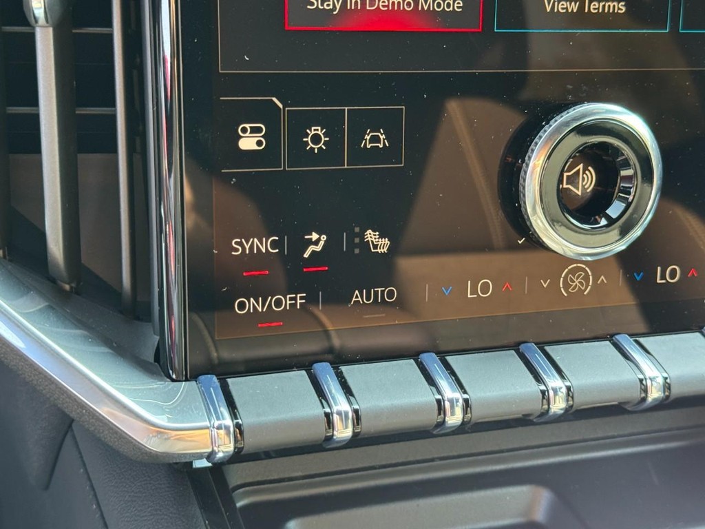 GMC Acadia Vehicle Image 13