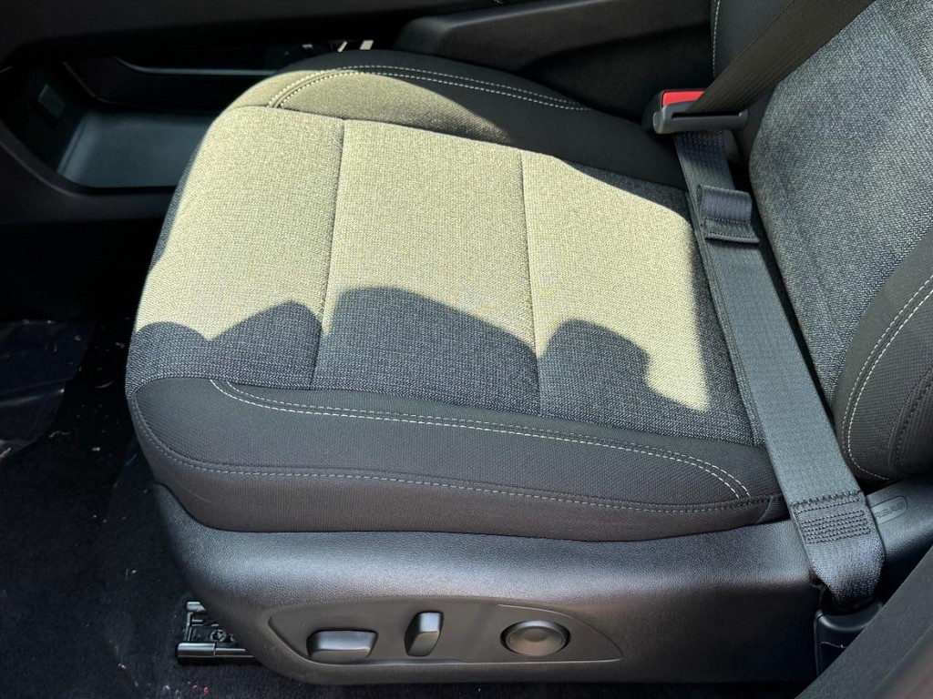 GMC Acadia Vehicle Image 16