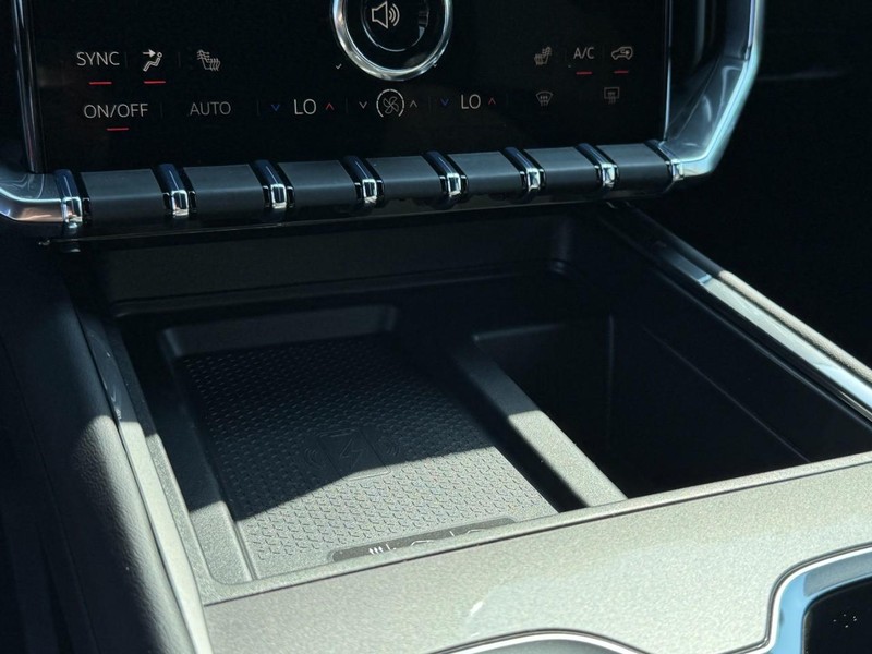 GMC Acadia Vehicle Image 12