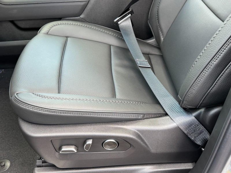 GMC Sierra 1500 Vehicle Image 16