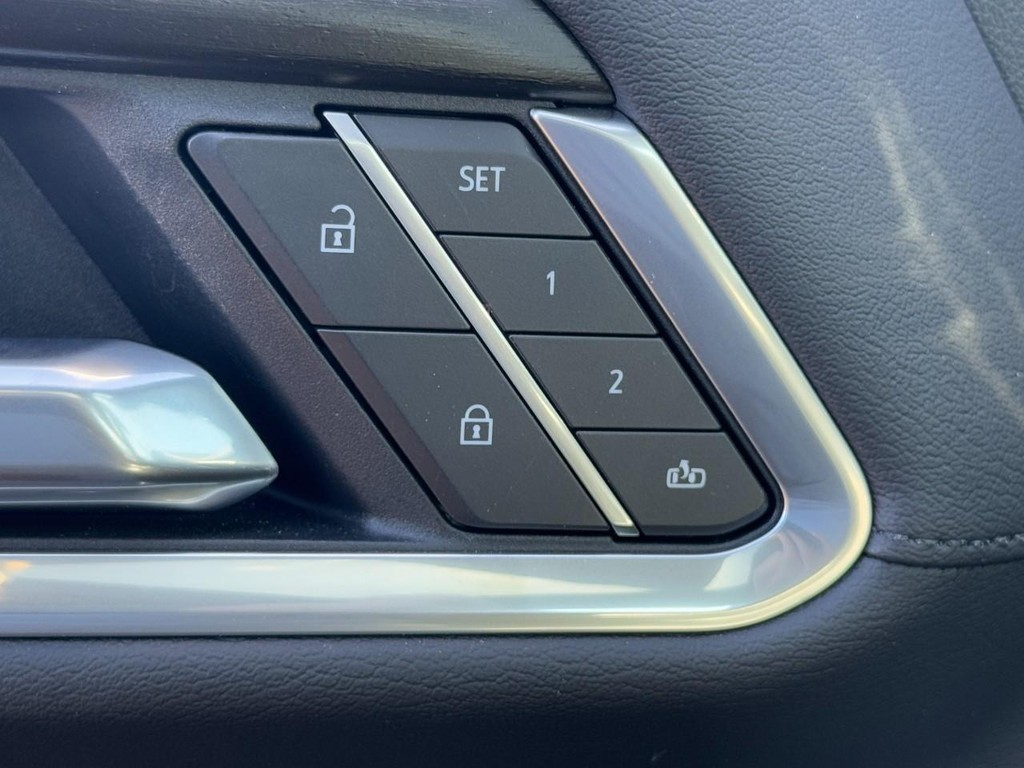 GMC Sierra 1500 Vehicle Image 11