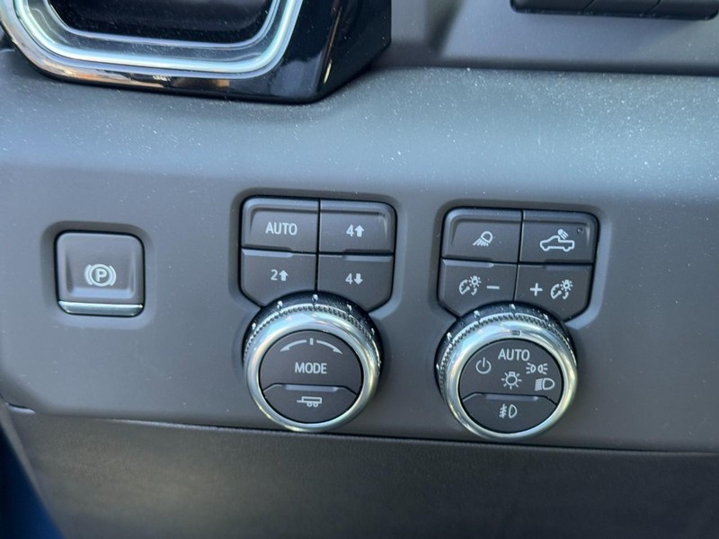 GMC Sierra 1500 Vehicle Image 12