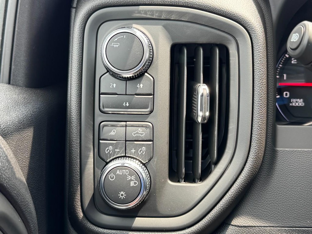 GMC Sierra 3500HD Vehicle Image 11