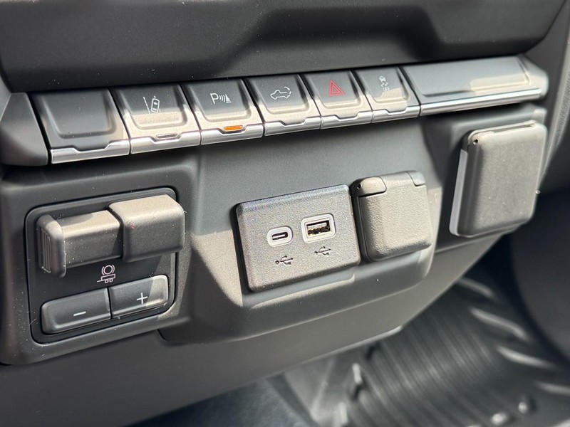 GMC Sierra 3500HD Vehicle Image 12