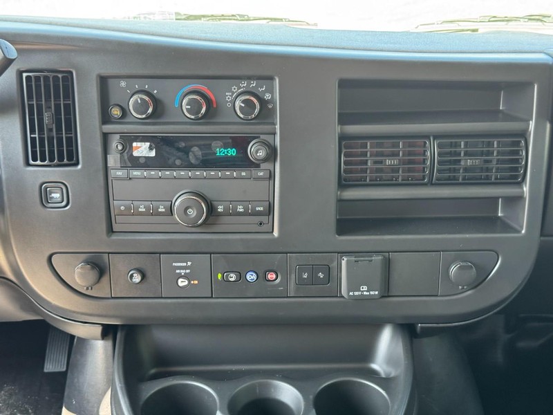 GMC Savana Cargo Van Vehicle Image 10