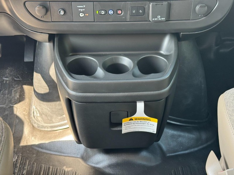 GMC Savana Cargo Van Vehicle Image 11