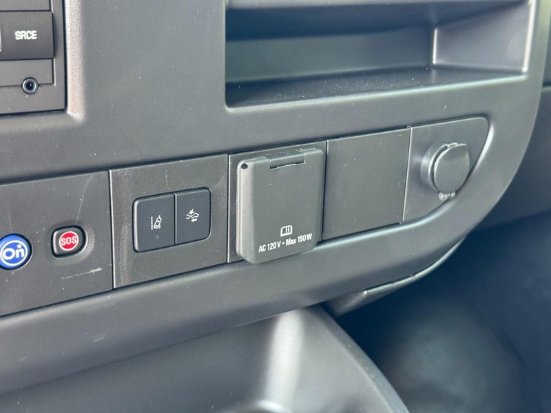 GMC Savana Cargo Van Vehicle Image 14