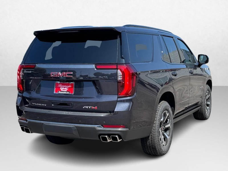 GMC Yukon Vehicle Image 03