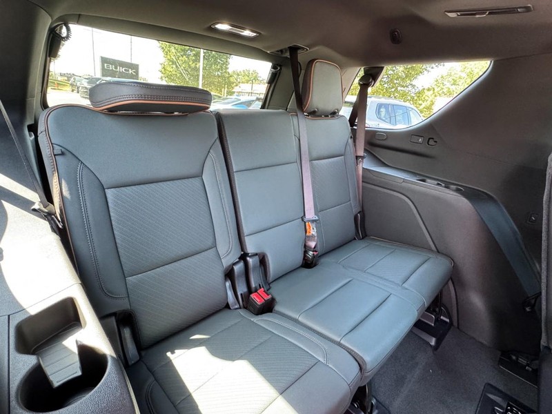 GMC Yukon Vehicle Image 06
