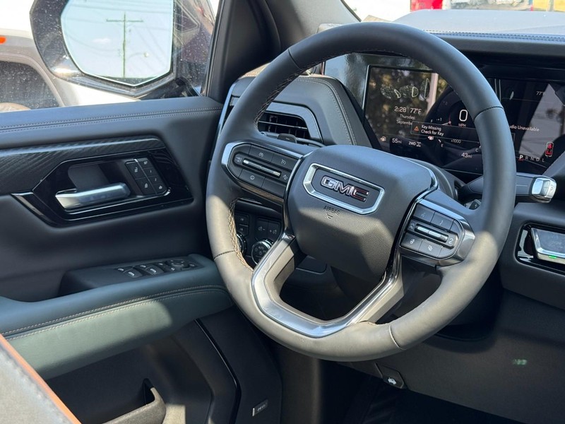 GMC Yukon Vehicle Image 08