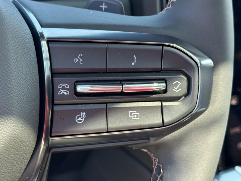 GMC Yukon Vehicle Image 14
