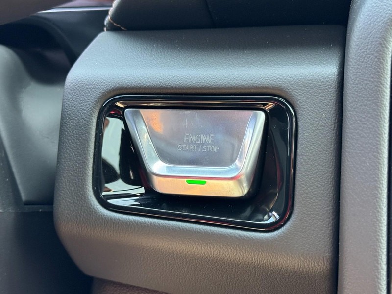 GMC Yukon Vehicle Image 16