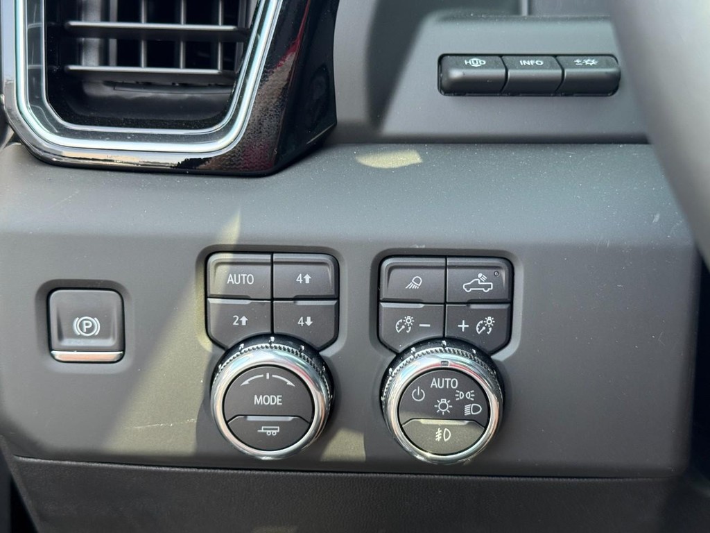 GMC Sierra 1500 Vehicle Image 11