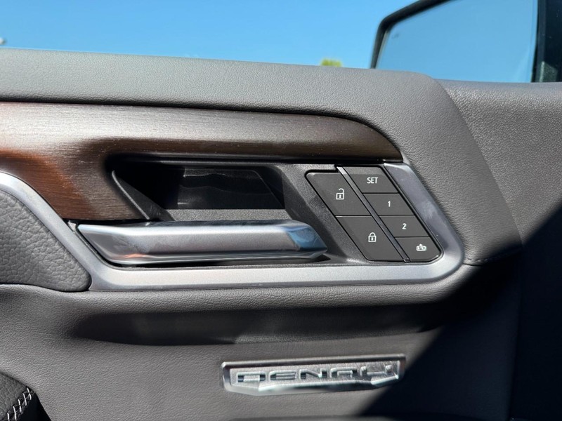 GMC Sierra 1500 Vehicle Image 12