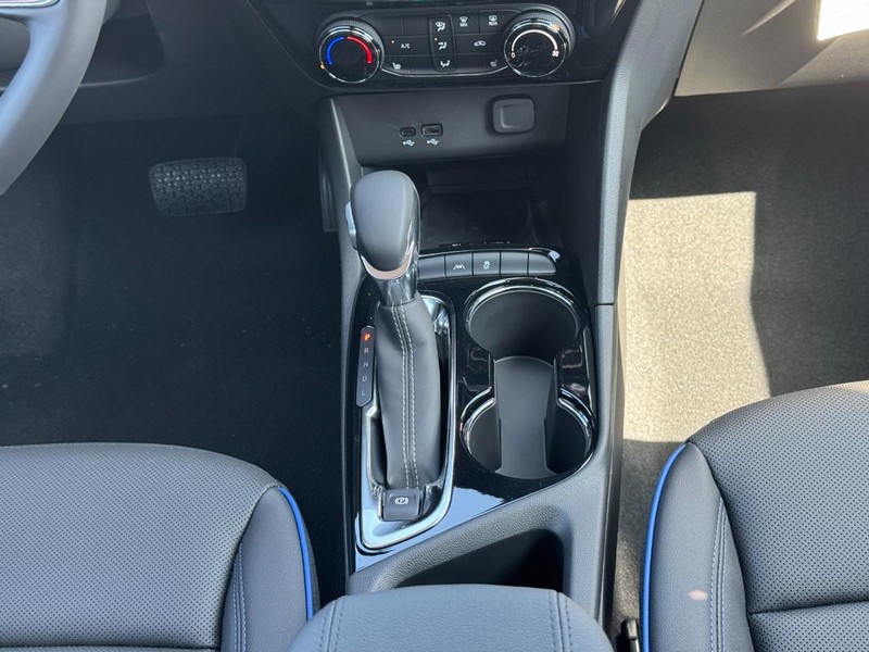 Buick Encore GX Vehicle Image 09