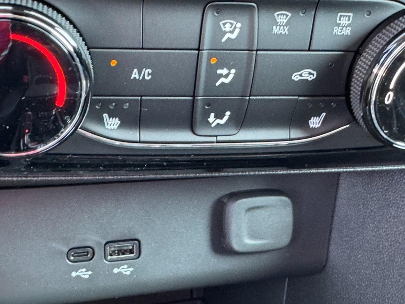 Buick Encore GX Vehicle Image 13