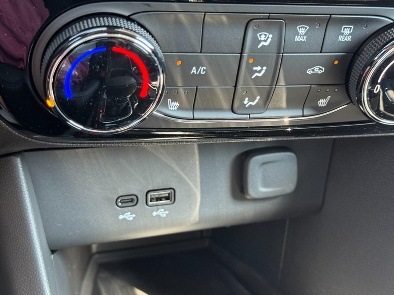 Buick Encore GX Vehicle Image 13