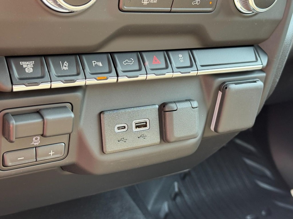 GMC Sierra 2500HD Vehicle Image 11