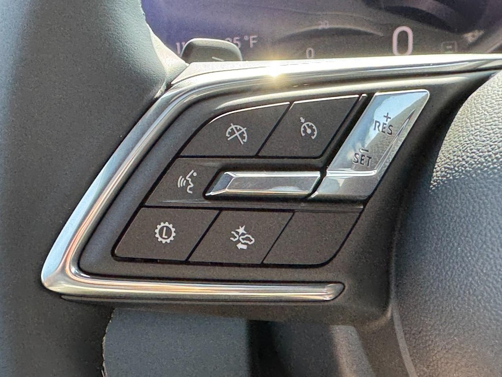 Buick Enclave Vehicle Image 13