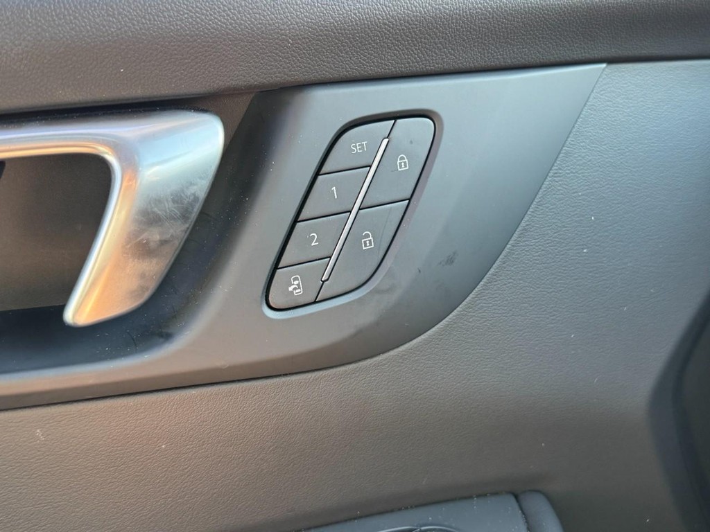 Buick Enclave Vehicle Image 10