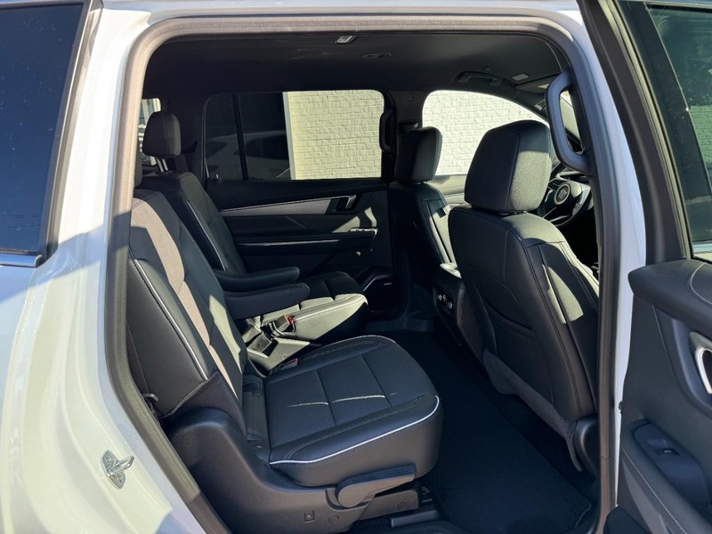 Buick Enclave Vehicle Image 05