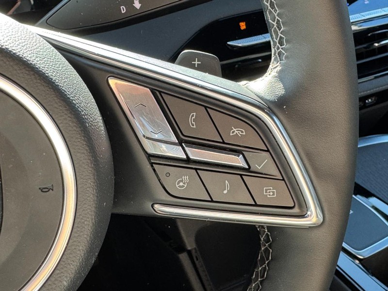 Buick Enclave Vehicle Image 12