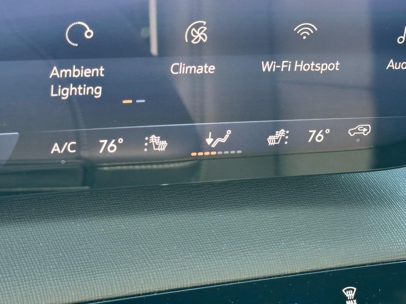 Buick Enclave Vehicle Image 14