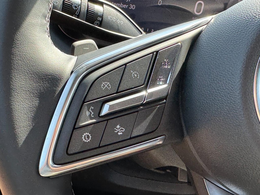 Buick Enclave Vehicle Image 11