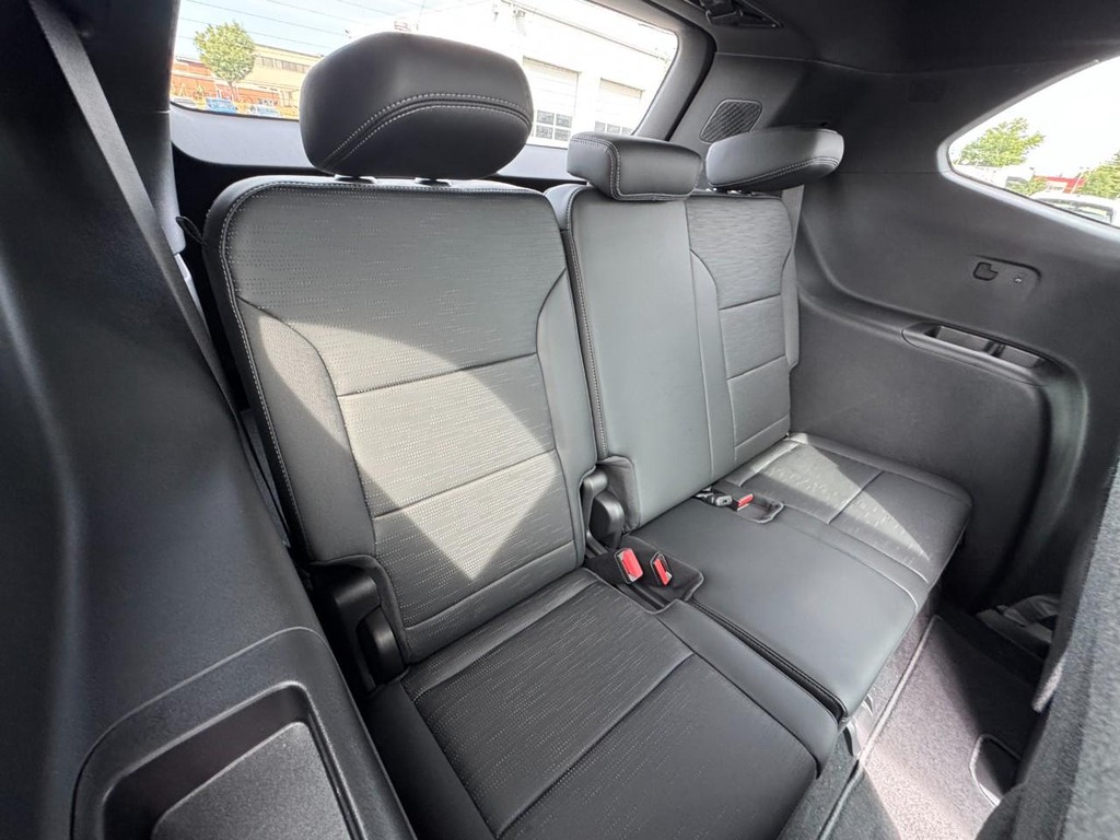 Buick Enclave Vehicle Image 05