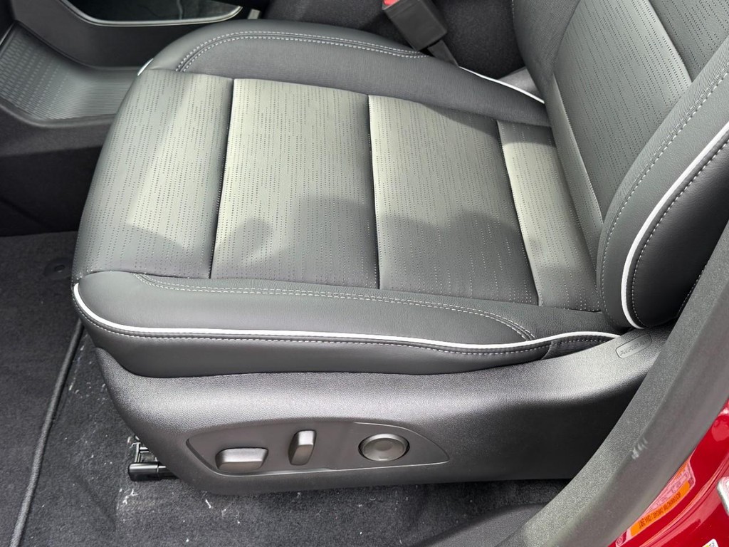 Buick Enclave Vehicle Image 16