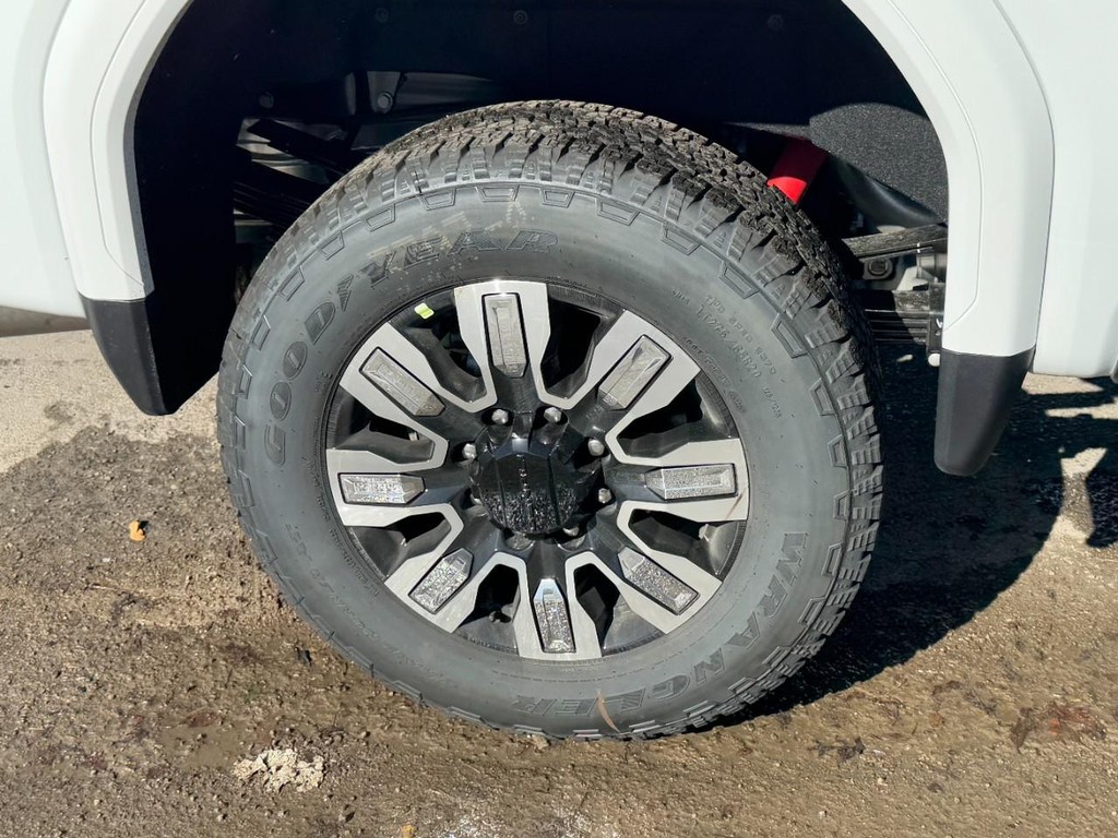 GMC Sierra 2500HD Vehicle Image 04