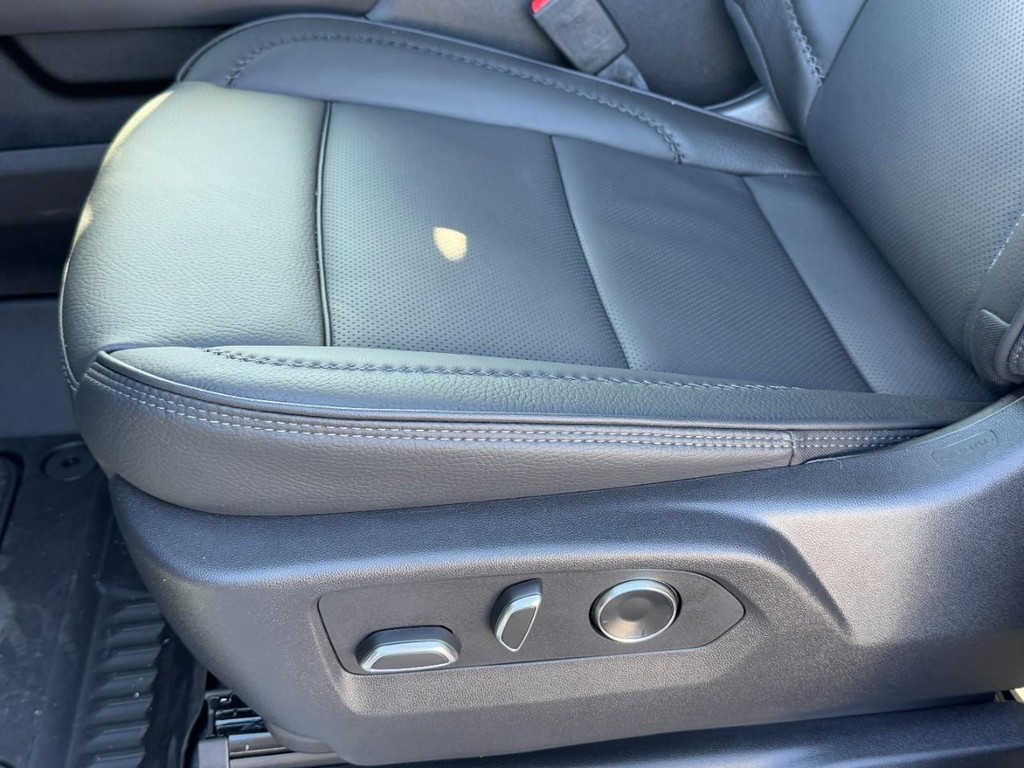 GMC Sierra 2500HD Vehicle Image 16