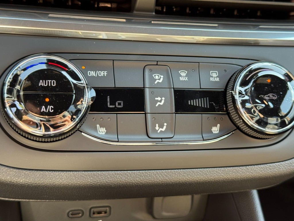 Buick Envista Vehicle Image 13