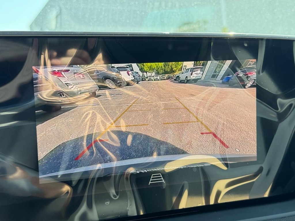 Buick Envista Vehicle Image 14