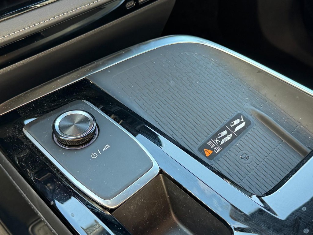 Buick Enclave Vehicle Image 13