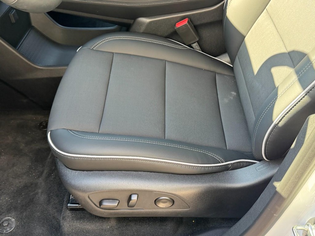 Buick Enclave Vehicle Image 15