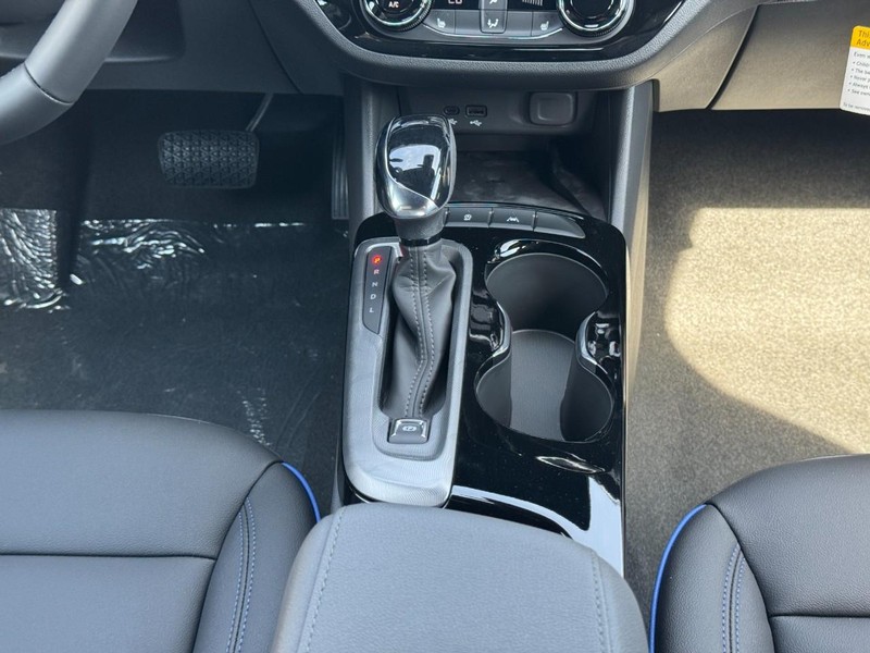 Buick Envista Vehicle Image 09