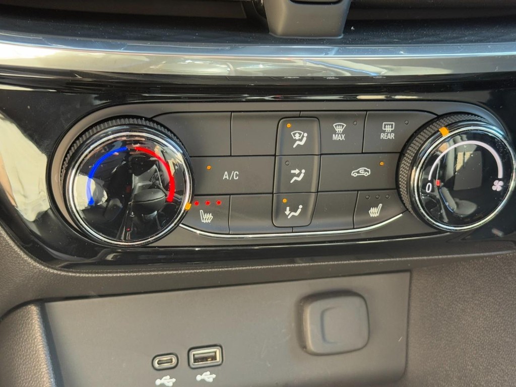 Buick Encore GX Vehicle Image 12