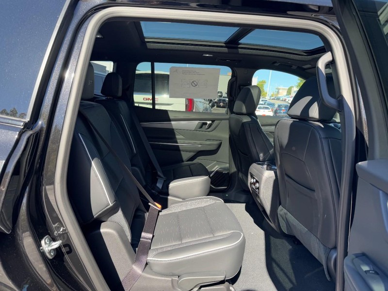 Buick Enclave Vehicle Image 05