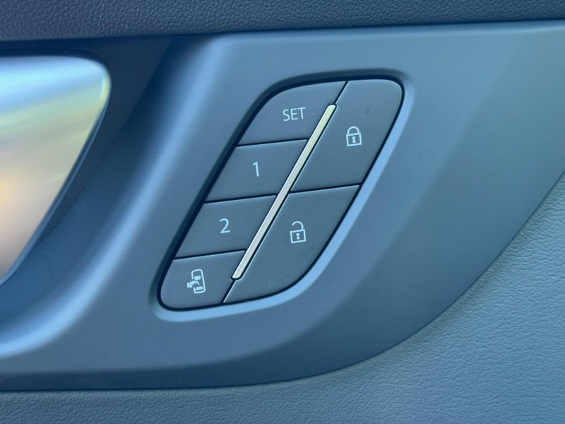 Buick Enclave Vehicle Image 11