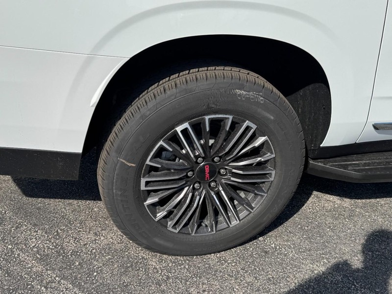 GMC Yukon XL Vehicle Image 04