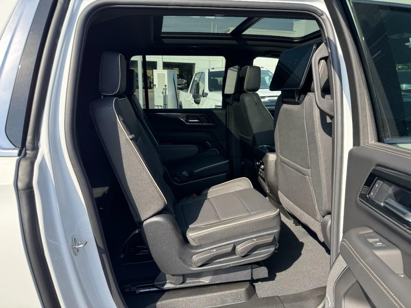 GMC Yukon XL Vehicle Image 05