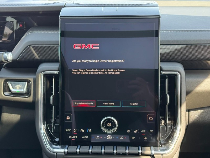 GMC Yukon XL Vehicle Image 09