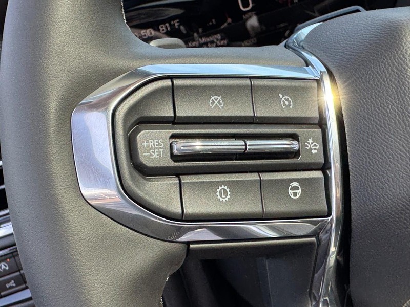 GMC Yukon XL Vehicle Image 13